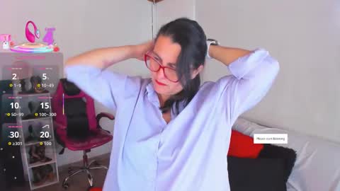 Mia  online show from 11-17-25, 12:55