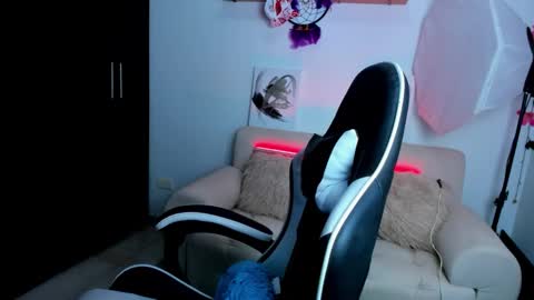 Ailyn  online show from 11-28-25, 02:14