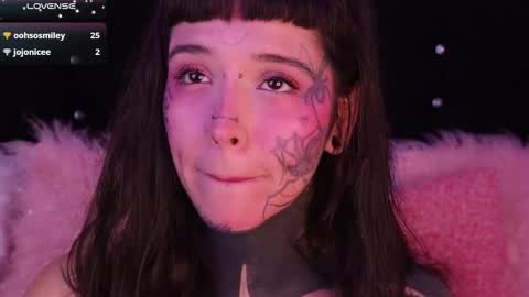 Snapshot of daarlene chatting on 02-05-25, 09:29 Darlene online show from 02-05-25, 09:29