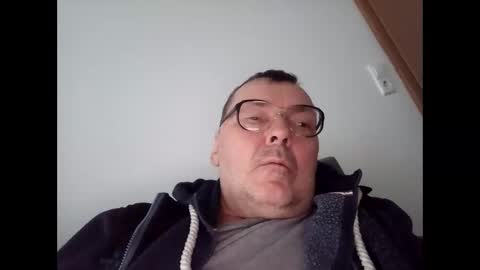 Snapshot of daddy91964 chatting on 12-06-24, 03:22 daddy91964 online show from 12-06-24, 03:22