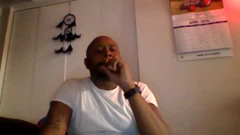 Snapshot of daddydickxm chatting on 04-22-26, 04:04 daddydickxm online show from 04-22-26, 04:04