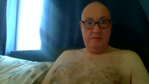 Snapshot of daddyhere4uall6 chatting on 10-20-25, 07:20 daddyhere4uall6 online show from 10-20-25, 07:20