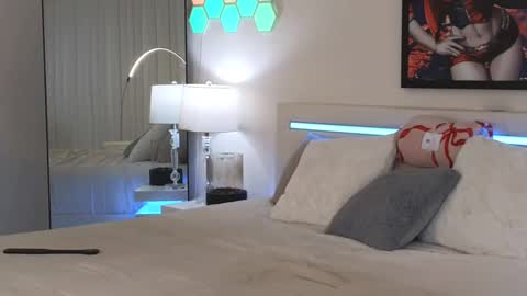 Snapshot of daddyissuessab chatting on 12-22-24, 11:44 Sabrinna Bae online show from 12-22-24, 11:44