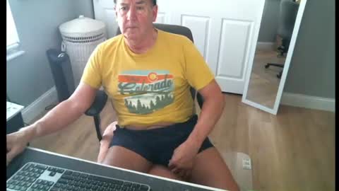 Snapshot of daddys7plus chatting on 06-12-26, 01:32 daddys7plus online show from 06-12-26, 01:32