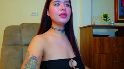 Snapshot of daddys_little_secrett chatting on 06-03-26, 02:58 Valen online show from 06-03-26, 02:58