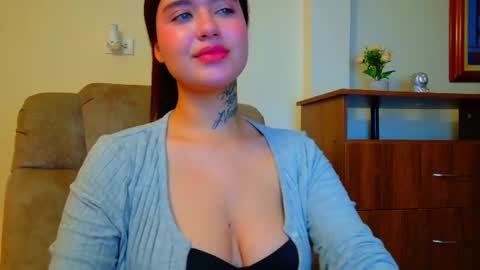 Snapshot of daddys_little_secrett chatting on 06-13-26, 12:08 Valen online show from 06-13-26, 12:08