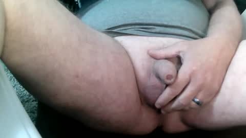 Snapshot of daddysmalls_55 chatting on 12-19-24, 11:46 daddysmalls online show from 12-19-24, 11:46