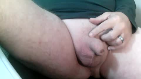 Snapshot of daddysmalls_55 chatting on 12-25-24, 08:28 daddysmalls online show from 12-25-24, 08:28