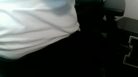 Snapshot of daddysmalls_55 chatting on 01-14-25, 08:04 daddysmalls online show from 01-14-25, 08:04