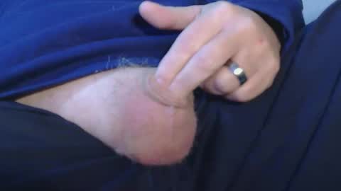 Snapshot of daddysmalls_55 chatting on 12-16-25, 04:23 daddysmalls online show from 12-16-25, 04:23