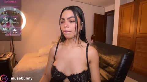 Snapshot of daddysweeeetbody chatting on 10-07-25, 02:09 Sophie online show from 10-07-25, 02:09