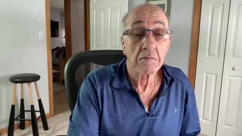 Snapshot of daddyweis chatting on 12-14-25, 02:44 daddyweis online show from 12-14-25, 02:44