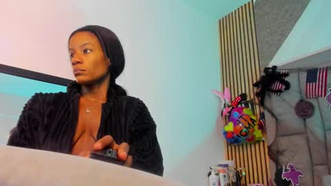 Snapshot of daffnelewis chatting on 10-20-25, 11:21 daffnelewis online show from 10-20-25, 11:21