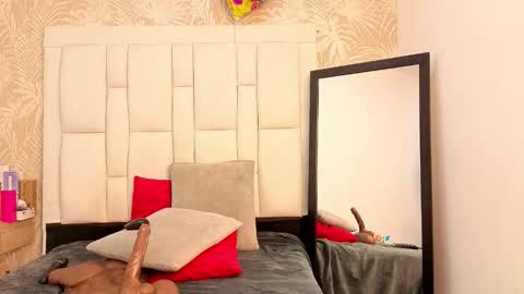 Snapshot of daffnelewis chatting on 11-28-25, 11:24 daffnelewis online show from 11-28-25, 11:24