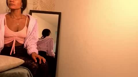 Snapshot of daffnelewis chatting on 12-01-25, 11:15 daffnelewis online show from 12-01-25, 11:15