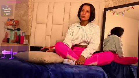 Snapshot of daffnelewis chatting on 12-17-25, 11:16 daffnelewis online show from 12-17-25, 11:16