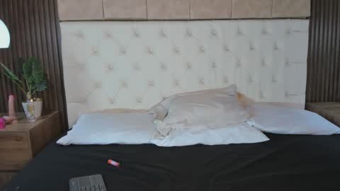 dafne_hillss online show from 09-18-25, 12:29