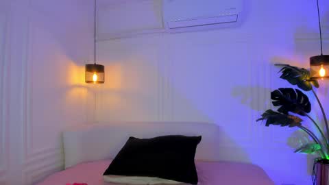 dafne_hillss online show from 04-18-26, 11:25