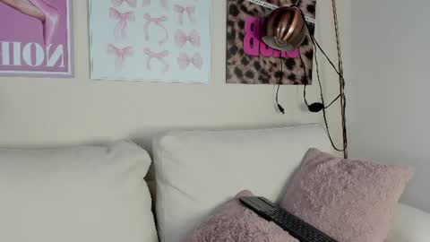 dafne_hillss online show from 06-21-26, 12:52