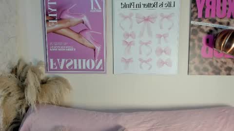 dafne_hillss online show from 06-26-26, 11:25