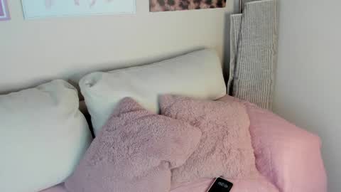 dafne_hillss online show from 07-16-26, 11:38
