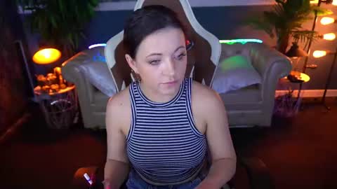Snapshot of dafni_mon chatting on 06-19-26, 05:34 Dafni Mon online show from 06-19-26, 05:34
