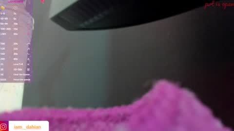 Snapshot of dahiana_dmour chatting on 06-19-26, 11:47 Dahiana online show from 06-19-26, 11:47