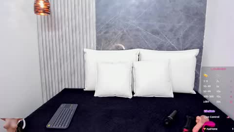Snapshot of dahiana_gomez18 chatting on 02-22-25, 11:24 Dahiana online show from 02-22-25, 11:24