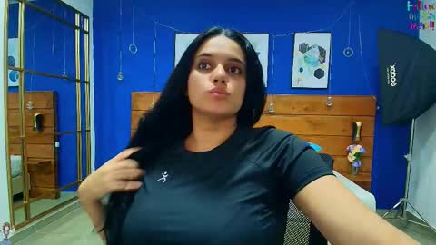  Dahiana  online show from 11-22-25, 08:08