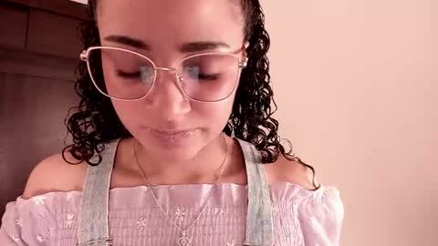 Snapshot of dahliabrowniee chatting on 09-16-25, 08:43 Dahli online show from 09-16-25, 08:43