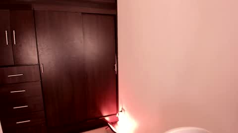 Snapshot of dahliabrowniee chatting on 09-26-25, 04:38 Dahli online show from 09-26-25, 04:38