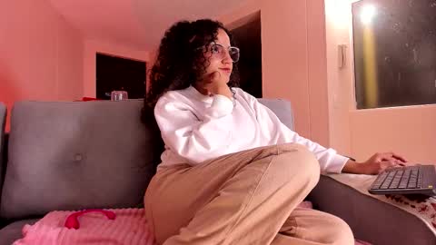 Snapshot of dahliabrowniee chatting on 11-23-25, 09:53 Dahli online show from 11-23-25, 09:53