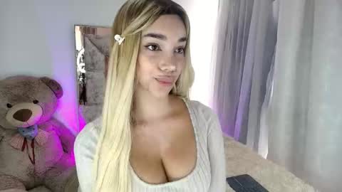 dahnia_cruz online show from 10-22-25, 05:24