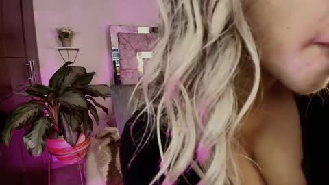 dahnia_cruz online show from 04-17-26, 02:31