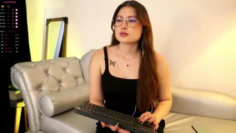 Snapshot of daisha_riley chatting on 10-21-25, 01:56 Lauren online show from 10-21-25, 01:56