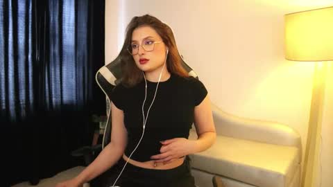 Lauren            online show from 11-18-25, 02:43