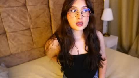 Lauren            online show from 04-03-26, 03:59