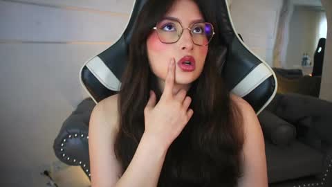 Lauren            online show from 04-17-26, 01:03