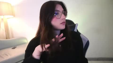 Lauren            online show from 04-23-26, 01:02