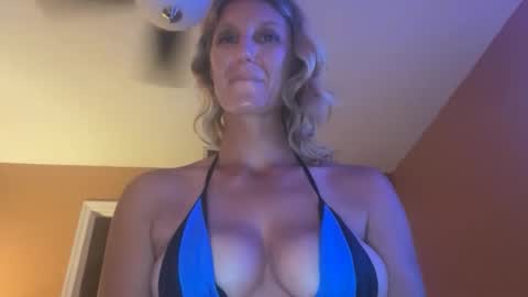 Snapshot of daisy9kat chatting on 02-15-26, 04:25 Daisy137 online show from 02-15-26, 04:25