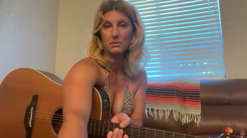 Snapshot of daisy9kat chatting on 02-16-26, 08:05 Daisy137 online show from 02-16-26, 08:05