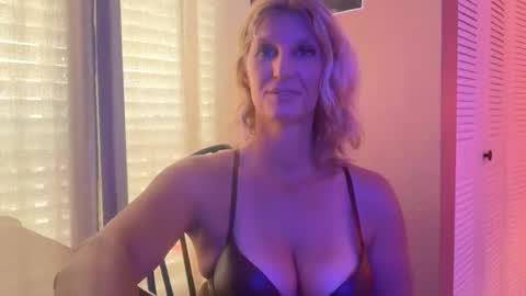 Snapshot of daisy9kat chatting on 03-05-26, 04:36 Daisy137 online show from 03-05-26, 04:36