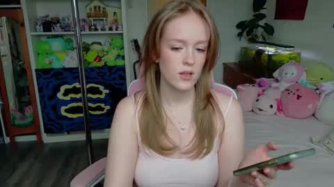 Snapshot of daisy_dollxo chatting on 05-12-26, 09:12 Daisy online show from 05-12-26, 09:12