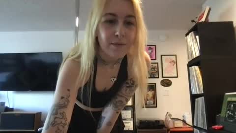 daisymynx online show from 04-04-26, 11:02