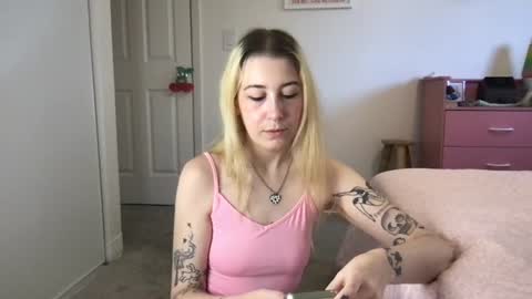 Snapshot of daisymynx chatting on 07-19-26, 06:22 daisymynx online show from 07-19-26, 06:22