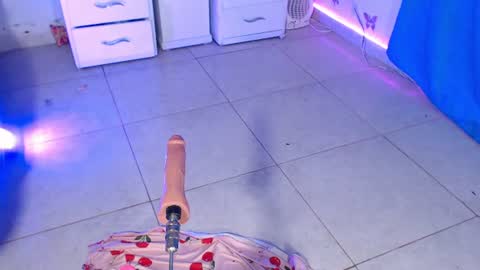 Snapshot of dakkotta_curvy chatting on 06-15-26, 05:42 VALENTINA online show from 06-15-26, 05:42