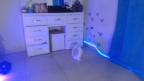 Snapshot of dakkotta_curvy chatting on 06-20-26, 08:06 VALENTINA online show from 06-20-26, 08:06