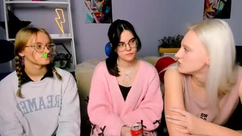 Dakota online show from 03-05-25, 01:39