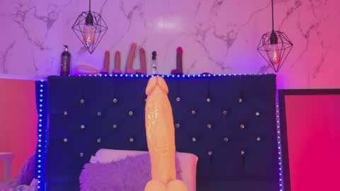dakotaa_johnson online show from 06-06-26, 06:23