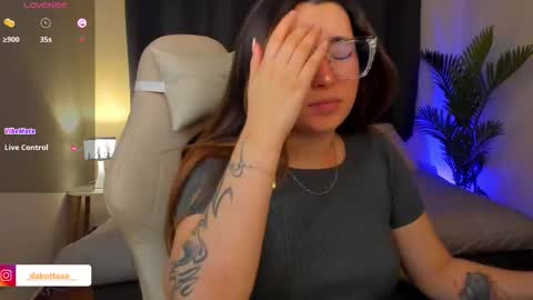 Snapshot of dakottaa__ chatting on 12-15-25, 11:42 dakottaa__ online show from 12-15-25, 11:42